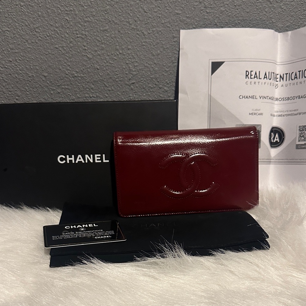 Chanel CC Logo Bifold Long Wallet made of burgundy patent leather.